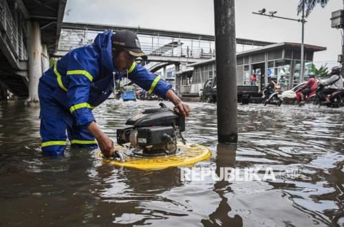 Banjir Cipinang Melayu Jakarta, ketinggian air mencapai 1,5 meter