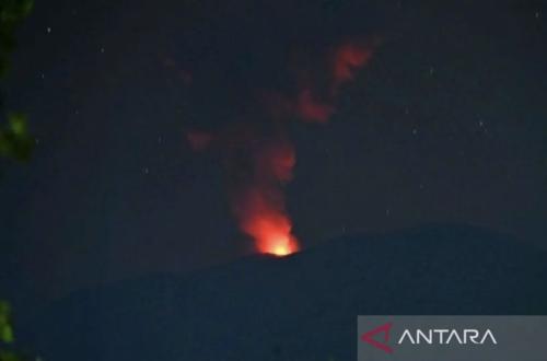 Gunung Ibu Meletus di Maluku Utara, kolom abu mencapai 600 meter