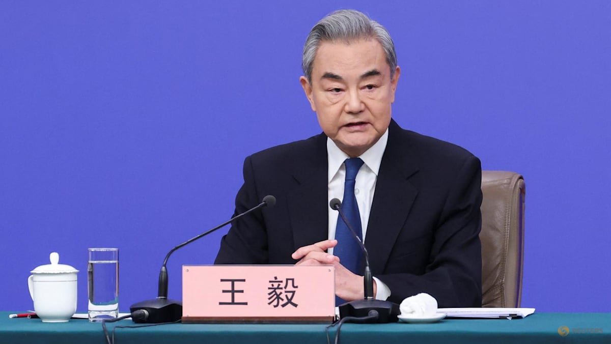 Wang Yi Menteri Luar Negeri China membahas kebijakan luar negeri